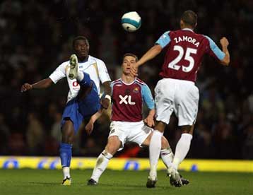 Η Πόρτσμουθ είχε το… σφυρί στο «Απτον Παρκ»