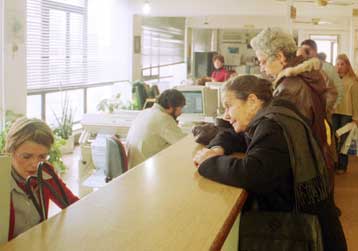 Δέκα νέα «παράθυρα» για λιγότερο φόρο ανοίγει φέτος η Εφορία