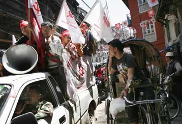 Επτά μαοϊστές σκοτώθηκαν κατά τη διάρκεια συμπλοκής μια μέρα πριν τις εκλογές