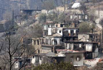 Δεν καθυστερεί η αποκατάσταση στις πυρόπληκτες περιοχές, διαβεβαιώνει το ΥΠΕΧΩΔΕ