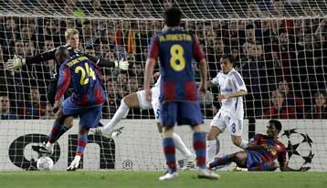 Ασπρα μαντήλια, πόρτα εξόδου σε παίκτες και πρόκριση για την Μπαρτσελόνα