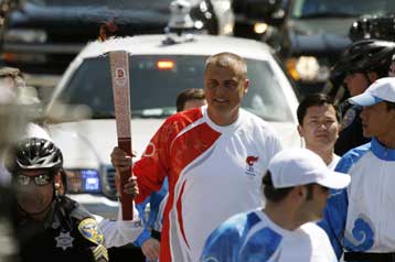 Να σεβαστεί τα ανθρώπινα δικαιώματα, ζητά από το Πεκίνο ο πρόεδρος της ΔΟΕ