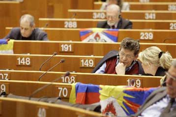 Υπέρ ενός ενδεχόμενου μποϊκοτάζ της τελετής έναρξης των Ολυμπιακών η Ευρωβουλή