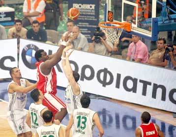 Επέστρεψε στην Αθήνα ο Σχορτσιανίτης και ετοιμάζεται για τα πλέι-οφ