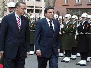 Παραινέσεις Μπαρόζο προς την Τουρκία για περισσότερη δημοκρατία