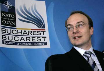 Αμεση ένταξη της ΠΓΔΜ στο ΝΑΤΟ ζητεί με επιστολή του ο Αν.Μιλόσοσκι