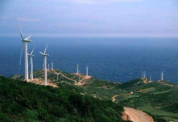 Τριπλασιασμό της ηλεκτροπαραγωγής από ΑΠΕ προτείνει το Συμβούλιο Ενεργειακής Στρατηγικής