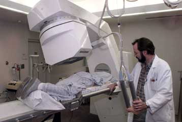 Πειραματικό φάρμακο προστατεύει από τη ραδιοθεραπεία και τη ραδιενέργεια