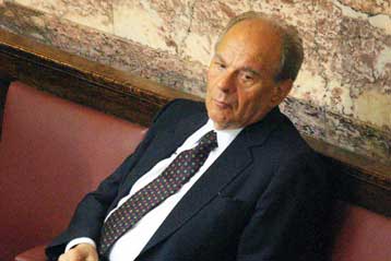 Το μπαλάκι στο Εκλογοδικείο πετά η κυβέρνηση για την ευρω-καταδίκη της «λευκής ψήφου»