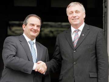 Συνομιλίες του Τσέχου πρωθυπουργού με Κ.Παπούλια και Κ.Καραμανλή