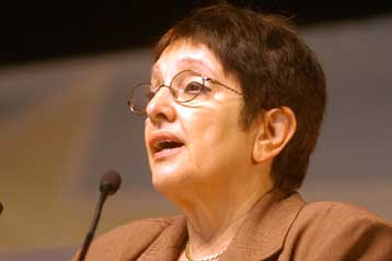 Κομματικά «ζευγάρια υπάρχουν, γάμοι μπορεί να γίνουν» εκτιμά το ΚΚΕ