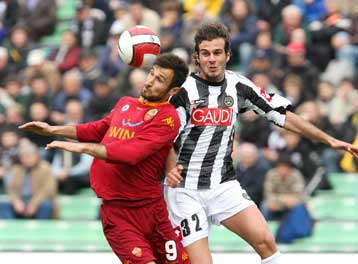 Νίκη με ανατροπή για την Ρόμα αλλά το -4 από την Ίντερ παρέμεινε