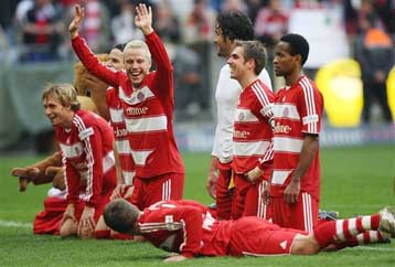 Η Μπάγερν ξέφυγε στο +10 με «πεντάρα» επί της Ντόρτμουντ