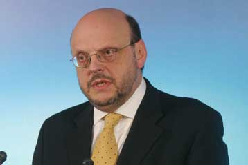 «Ουδέν σχόλιο» από την κυβέρνηση για τις βολές Τατούλη