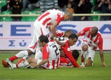 Στόματα κλειστά και αυτοσυγκέντρωση ζήτησε ο Ίβιτς από τους «ερυθρόλευκους»