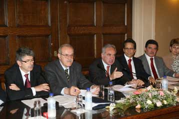 Στο πλευρό του Σ.Μπάγια δικαστές και δικηγόροι, δεν παίρνει θέση ο Σ.Χατζηγάκης