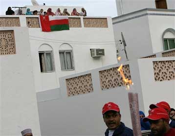 «Φώτισε» το Ομάν και… πετάει για Πακιστάν η Ολυμπιακή Φλόγα