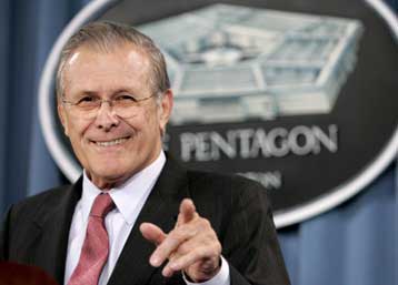 Τα απομνημονεύματά του θα δημοσιεύσει ο Ντόναλντ Ράμσφελντ
