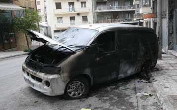 Στο στόχαστρο εμπρηστών για δεύτερη φορά διπλωματικό όχημα της Σ.Αραβίας