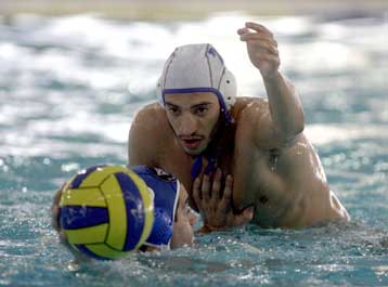 «Έπνιξε» τη Χίο ο Ολυμπιακός, ο Εθνικός υπερασπίστηκε την έδρα του