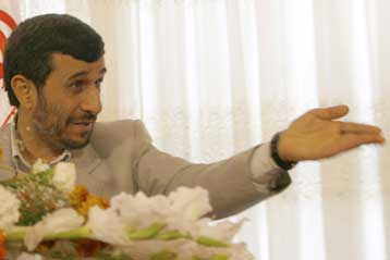 «Ύποπτο γεγονός» κατά τον Μ.Αχμαντινετζάντ οι επιθέσεις της 11ης Σεπτεμβρίου