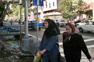 Χειροπέδες στον «ανήθικο» διευθυντή της αστυνομίας της Τεχεράνης