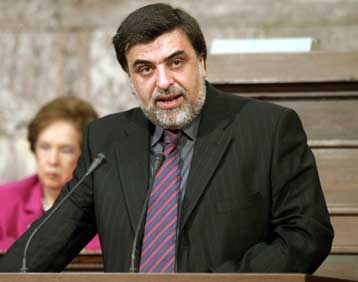 Απεργίες ετοιμάζει η ΑΔΕΔΥ ζητώντας νέο μισθολόγιο με εισαγωγικό μισθό 1.300 ευρώ