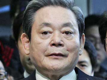 Για φοροδιαφυγή 114 εκατ. δολαρίων κατηγορείται ο πρόεδρος της Samsung