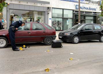 Νεκρός ένας αστυνομικός σε ένοπλη ληστεία στον Χολαργό