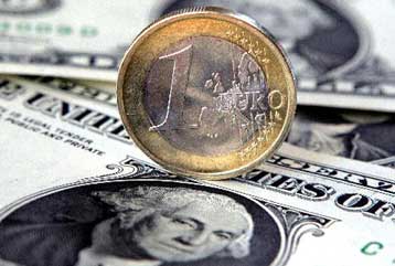 Μία ανάσα κάτω από τα 1,60 δολάρια το ευρώ, νέο ρεκόρ για δεύτερη ημέρα