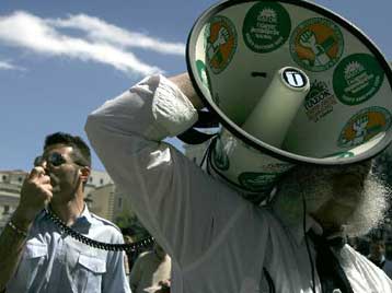 Κινητοποιήσεις στους δήμους της Αττικής κατά του GPS στη Δημοτική Αστυνομία