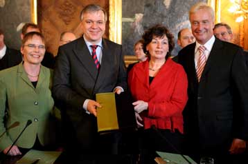 Επιφύλαξη στη Γερμανία για τη συμμαχία Χριστιανοδημοκρατών – Πρασίνων