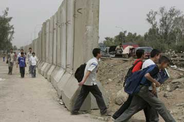 Διαχωριστικό τείχος υψώνει στη Βαγδάτη ο αμερικανικός στρατός