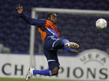 Αθώοι τρεις νεοναζί για τη διανομή αφίσας με ρατσιστικό περιεχόμενο