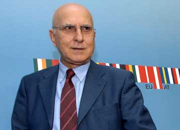 «Καμπανάκι» Στ.Δήμα για κλείσιμο των παράνομων χωματερών στην Ελλάδα