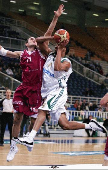 Με «κατοστάρα» στη Λάρισα εξασφάλισε την πρωτιά ο Παναθηναϊκός