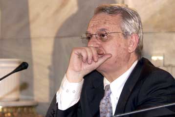 Αποστάσεις Χατζηγάκη από την πειθαρχική δίωξη κατά του Σ.Μπάγια