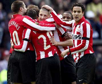 Πρωταθλήτρια η Αϊντχόφεν με τρεις βαθμούς διαφορά