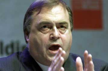 Ο Τζον Πρέσκοτ αποκαλύπτει στους Sunday Times την προσωπική του πάλη με τη βουλιμία