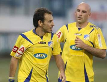 Δευτεραθλητής ο ΑΠΟΕΛ μετά το 2-1 επί της ΑΕΚ