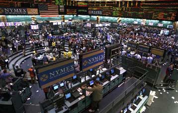 Πάνω από τα 117 δολάρια «πέταξε» το πετρέλαιο, σημειώνοντας νέο ρεκόρ