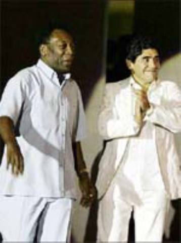 Να αφαιρεθούν από τον Μαραντόνα όλες οι διακρίσεις ζήτησε ο Πελέ