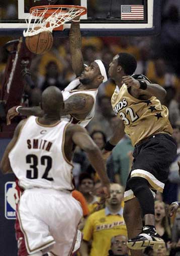 Ασταμάτητος ο ΛεΜπρόν οδήγησε στο 2-0 το Κλίβελαντ