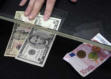 Το ευρώ έσπασε την Μ.Τρίτη το φράγμα των 1,60 δολαρίων