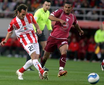 Δεν τα βρίσκουν Ολυμπιακός και Λάρισα για τη μεταγραφή του Κλέιτον