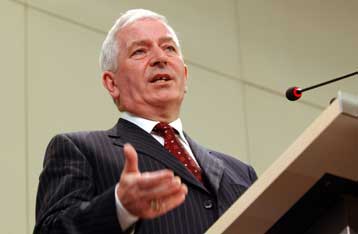 Στο στόχαστρο της Κομισιόν η Ελλάδα για τον ΟΤΕ και το μονοπώλιο της ΔΕΗ στο λιγνίτη