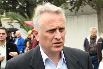 Την «απουσία του κράτους» στη Νέα Μανωλάδα καταγγέλει το ΠΑΣΟΚ