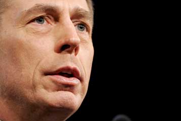 Την διοίκηση των πολέμων σε Ιράκ και Αφγανιστάν θα αναλάβει ο Ντέιβιντ Πετρέους