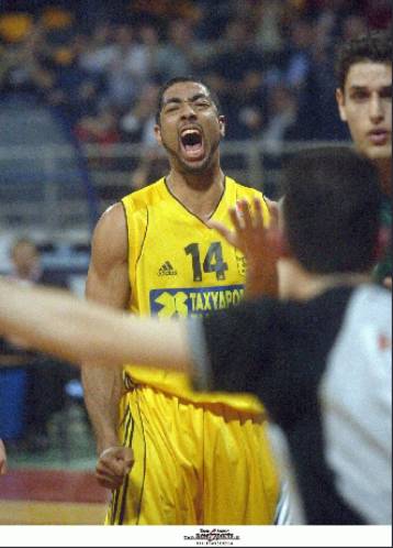 Στην Α1 παρέμεινε ο ΠΑΟΚ παρά την ήτα του από τον Αρη στην Πυλαία με 75-74