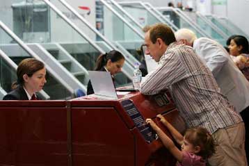 Προϋποθέσεις θέτει η Κομισιόν για την κατάργηση της βίζας για τις ΗΠΑ